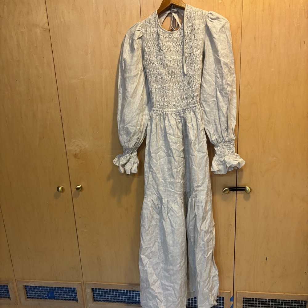 DISSH Dress Womens cream 100% Linen Smocked Maxi Dress long Sleeve Sz 6 NWT
